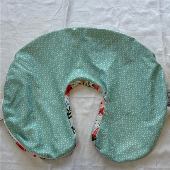 Boppy Floral Nursing Pillow COVER with Swaddle Bundle - Picture 2 of 4